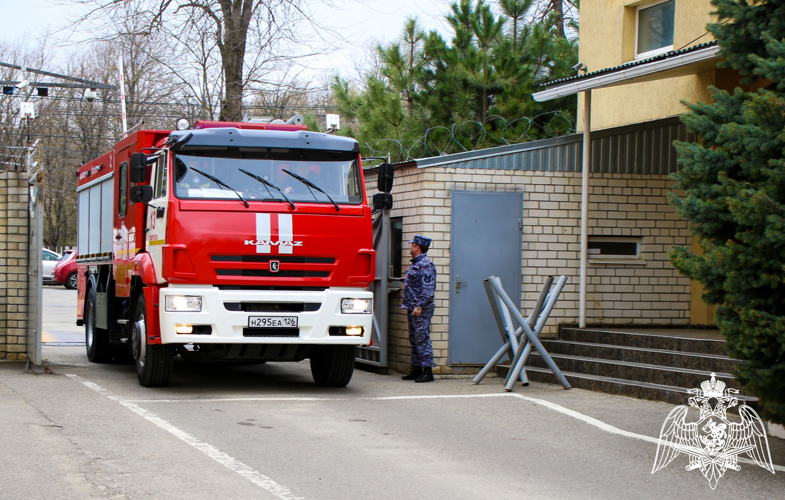Росгвардия и МЧС провели совместное пожарно-тактическое учение в Ставрополе