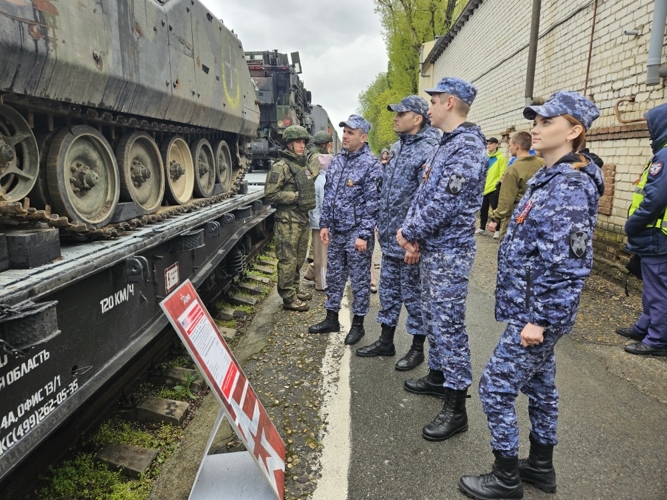 В Ставрополе росгвардейцы посетили передвижной музей «Поезд Победы»
