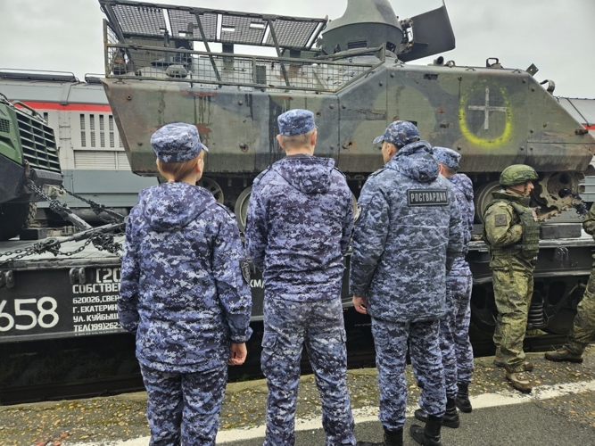 В Ставрополе росгвардейцы посетили передвижной музей «Поезд Победы»