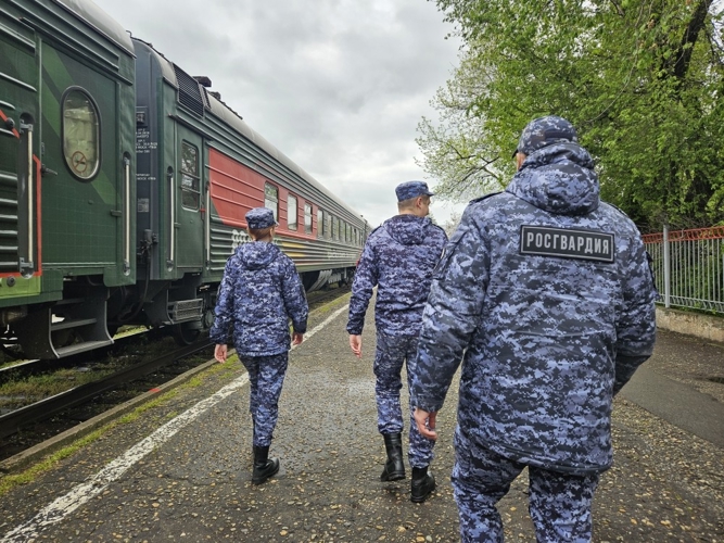 В Ставрополе росгвардейцы посетили передвижной музей «Поезд Победы»