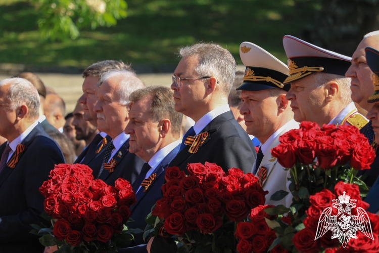 В Ставрополе начальник краевого Управления Росгвардии принял участие в праздничных мероприятиях Дня Победы