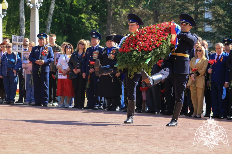 В Ставрополе начальник краевого Управления Росгвардии принял участие в праздничных мероприятиях Дня Победы