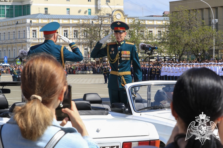 В Ставрополе начальник краевого Управления Росгвардии принял участие в праздничных мероприятиях Дня Победы