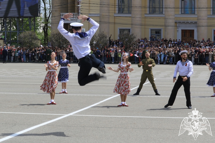 В Ставрополе начальник краевого Управления Росгвардии принял участие в праздничных мероприятиях Дня Победы