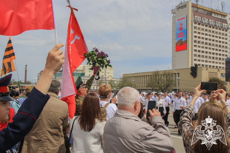 В Ставрополе начальник краевого Управления Росгвардии принял участие в праздничных мероприятиях Дня Победы