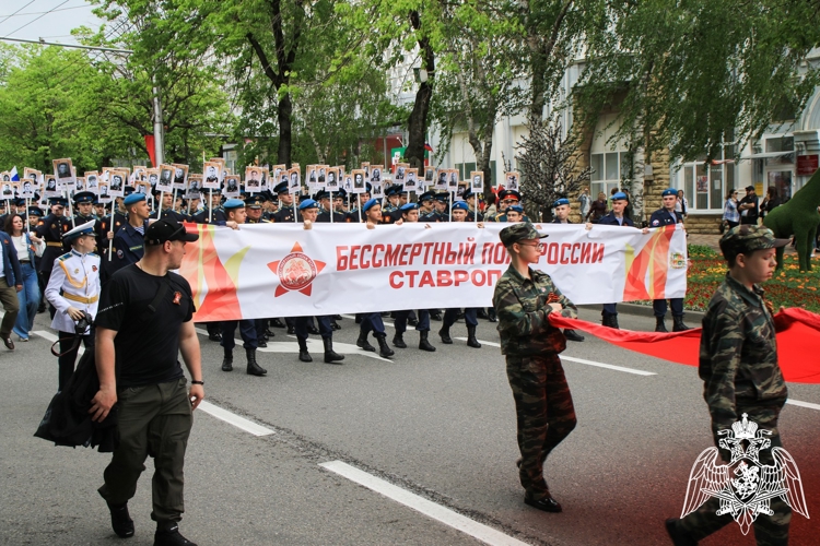 В Ставрополе начальник краевого Управления Росгвардии принял участие в праздничных мероприятиях Дня Победы