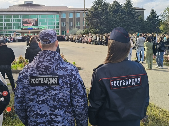 На Ставрополье сотрудники Росгвардии приняли участие в патриотическом автопробеге 