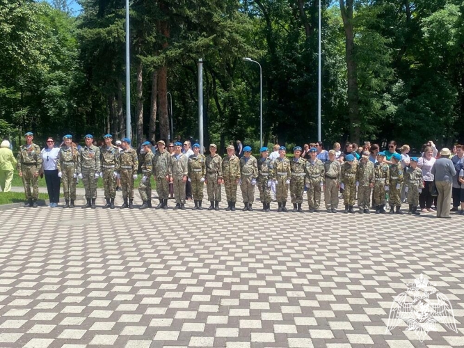 Военнослужащие Росгвардии приняли участие в церемонии захоронения останков красноармейца в Ессентуках