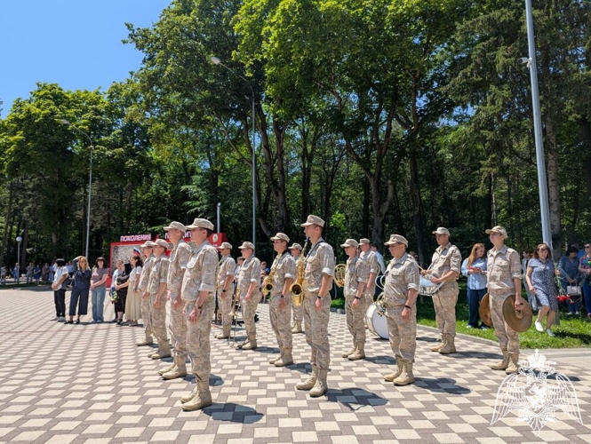 Военнослужащие Росгвардии приняли участие в церемонии захоронения останков красноармейца в Ессентуках