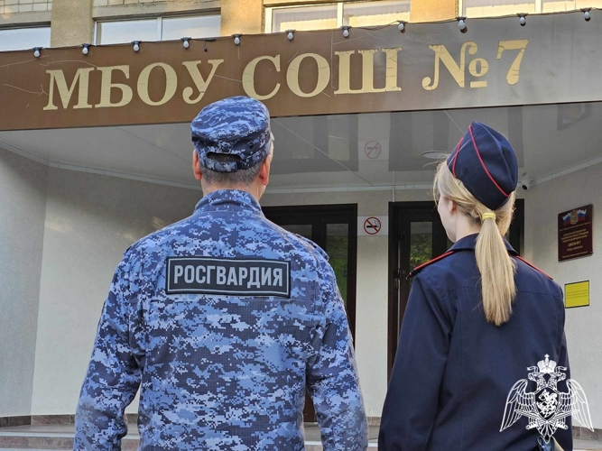 На Ставрополье сотрудники Росгвардии обеспечили безопасность выпускных вечеров в регионе