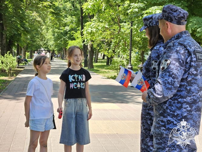 На Ставрополье росгвардейцы поддержали патриотическую акцию «Российский триколор»