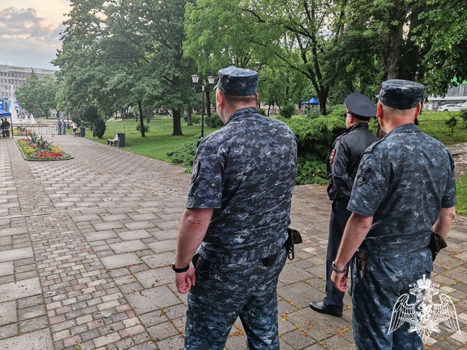 На Ставрополье сотрудники Росгвардии обеспечили охрану общественного порядка во время праздничных мероприятий, посвященных Дню России
