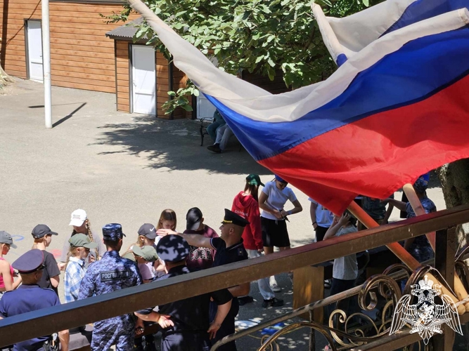 Сотрудники вневедомственной охраны Росгвардии провели профориентационное занятие для школьников Ставрополья