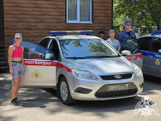 Сотрудники вневедомственной охраны Росгвардии провели профориентационное занятие для школьников Ставрополья