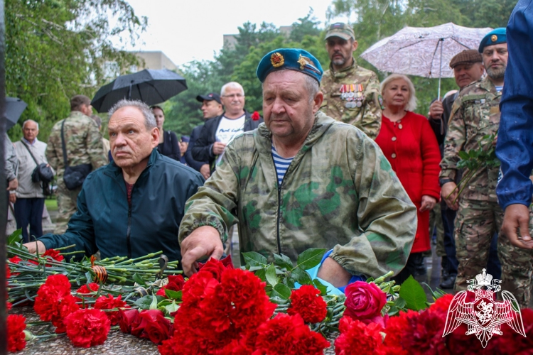 В Ставрополе росгвардейцы  почтили память павших в День ветеранов боевых действий
