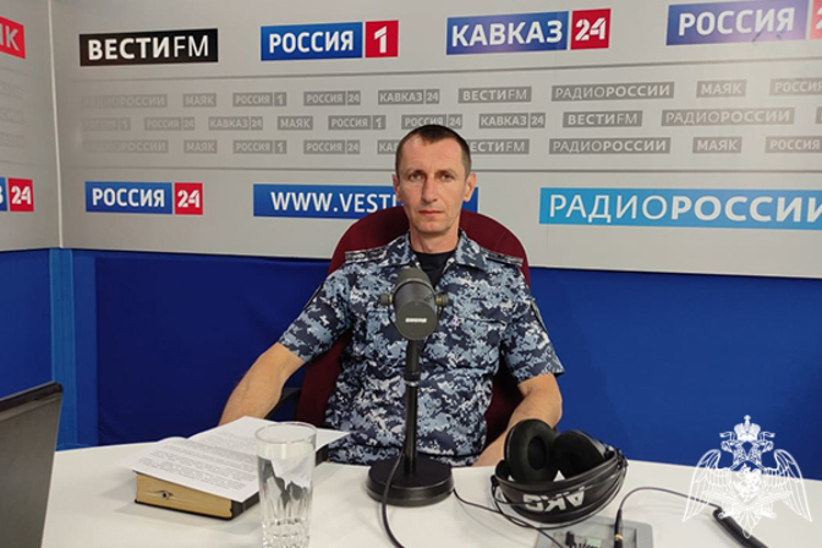 Офицеры Росгвардии рассказали в эфире радио о готовности школ Ставрополя к учебному году