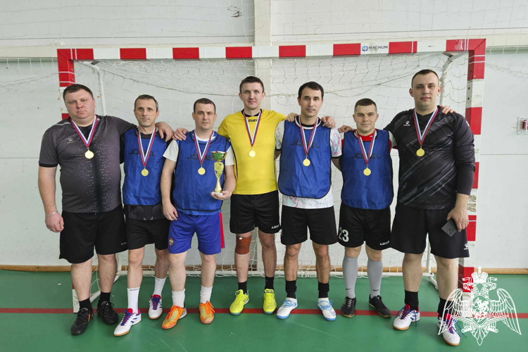 В Ставрополе сотрудники вневедомственной охраны Росгвардии провели турнир по мини-футболу ко Дню физкультурника