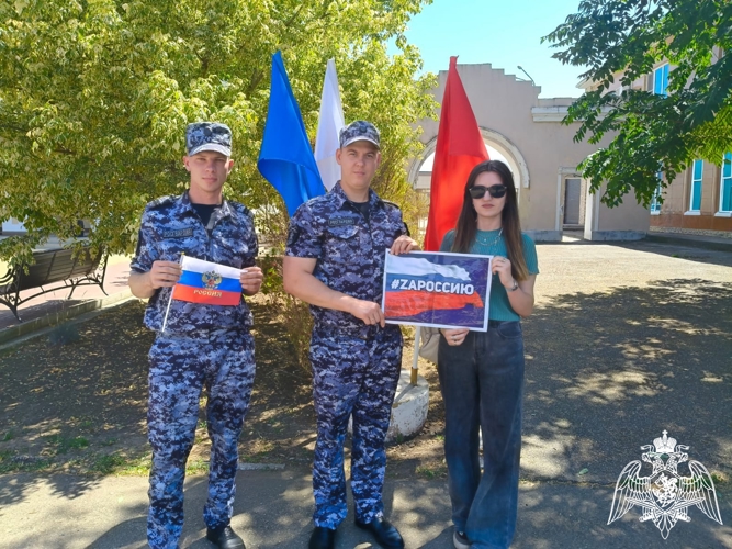 На Ставрополье росгвардейцы отметили День Государственного флага РФ участием в патриотических акциях