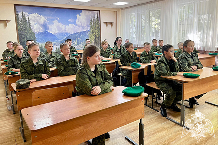 В Пятигорске сотрудник Росгвардии провел патриотические мероприятия для кадет