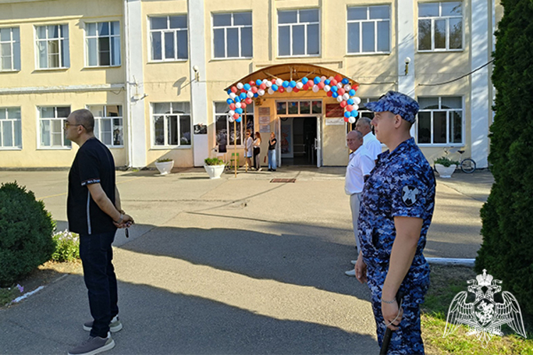 На Ставрополье росгвардейцы обеспечили безопасность в День знаний