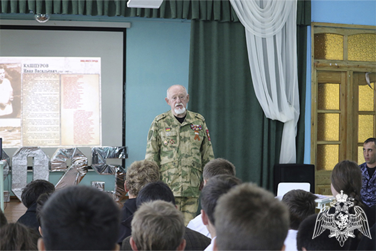 На Ставрополье росгвардейцы провели тематическую встречу со школьниками
