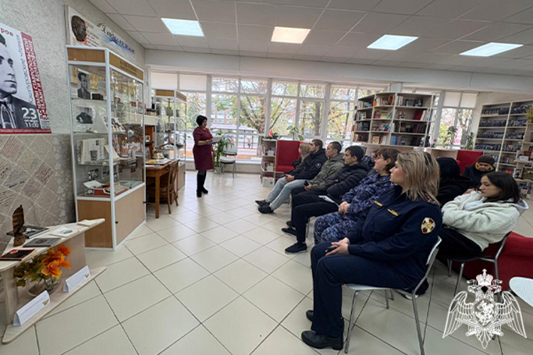 В Ставрополе офицер Росгвардии провела экскурсию для стажеров вневедомственной охраны по местам воинской славы