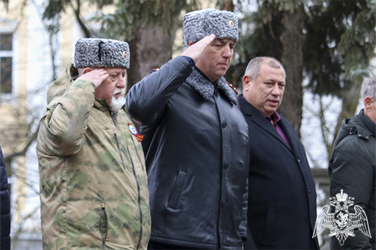 Представители Росгвардии приняли участие в памятных мероприятиях ко Дню Героев Отечества в Ставрополе