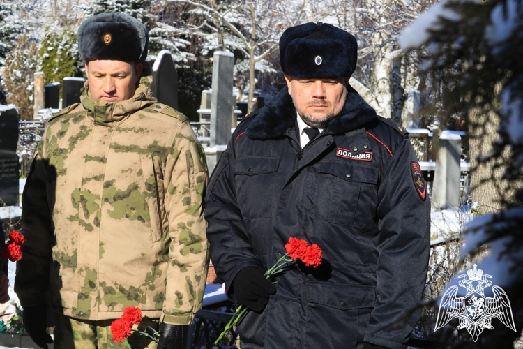 В Ставрополе росгвардейцы почтили память Героя России майора Владимира Нургалиева