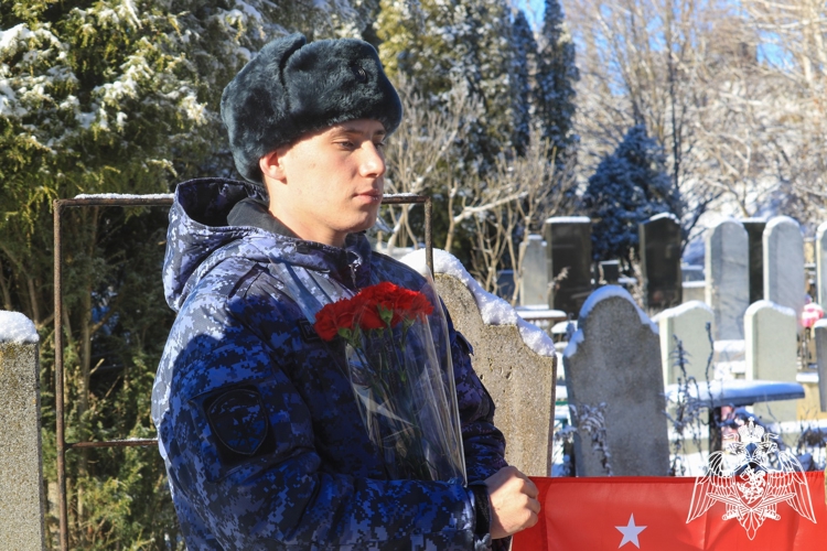 В Ставрополе росгвардейцы почтили память Героя России майора Владимира Нургалиева