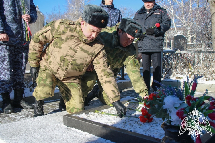 В Ставрополе росгвардейцы почтили память Героя России майора Владимира Нургалиева