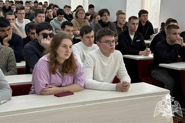 На Ставрополье росгвардейцы провели профориентационные встречи с молодежью  