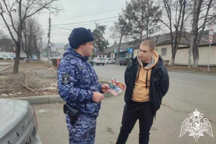 На Ставрополье росгвардейцы провели профориентационные встречи с молодежью  