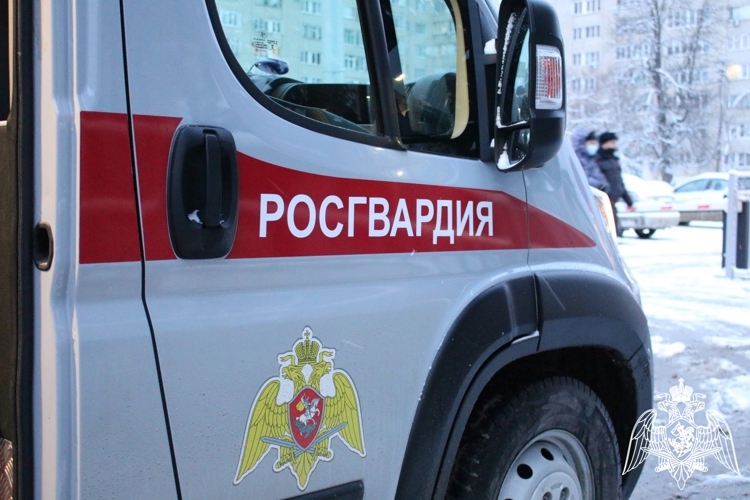 Сотрудники Росгвардии спасли многодетную семью во время пожара в Ставрополе