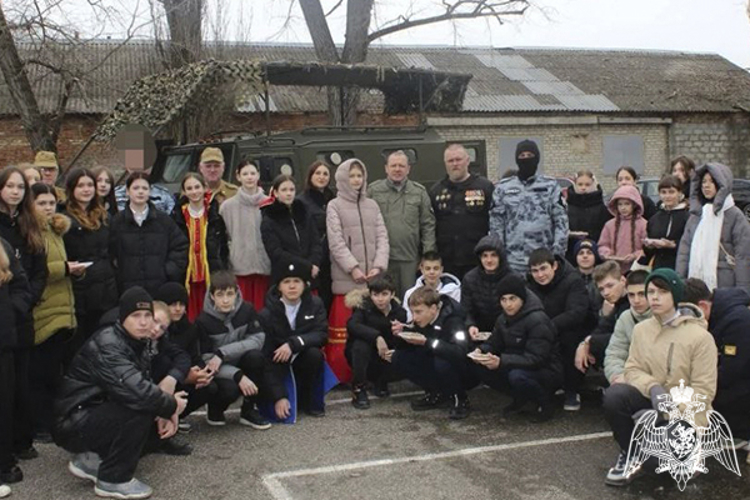   В Минеральных Водах росгвардейцы провели урок Мужества для старшеклассников