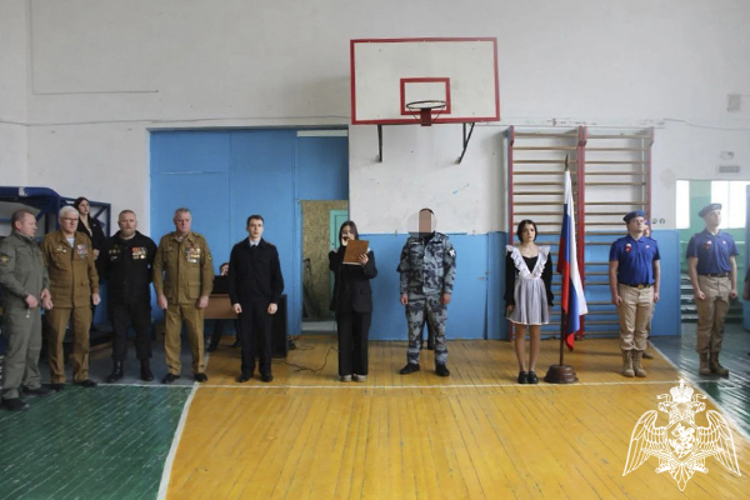   В Минеральных Водах росгвардейцы провели урок Мужества для старшеклассников