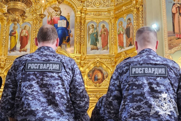 В Ставрополе росгвардейцы приняли участие в молебне в день профессионального праздника