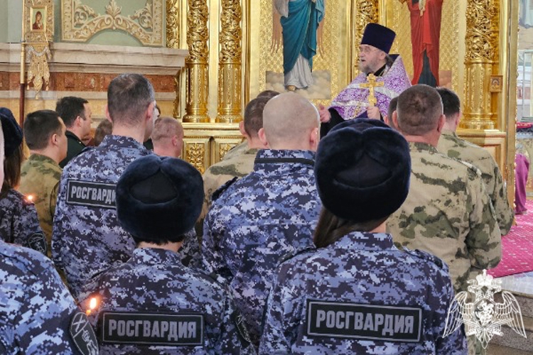 В Ставрополе росгвардейцы приняли участие в молебне в день профессионального праздника
