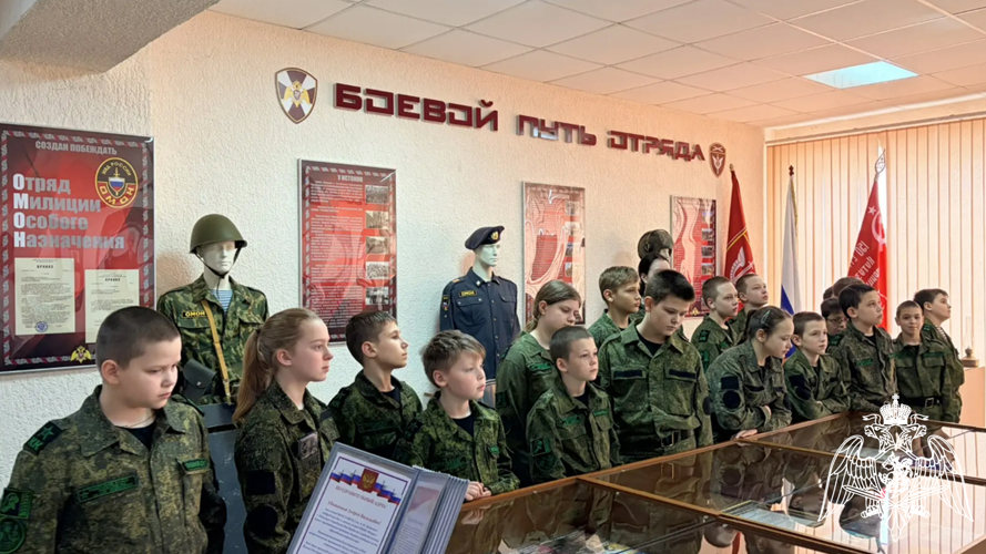 В Пятигорске сотрудники Росгвардии провели День открытых дверей для школьников и студентов