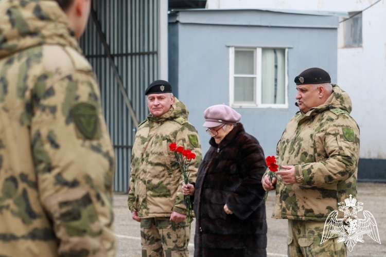 На Ставрополье сотрудники Росгвардии почтили память боевого товарища