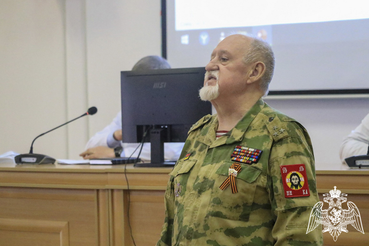 Ветеран Росгвардии поздравил медицинских работников Ставрополя с Международным женским днем