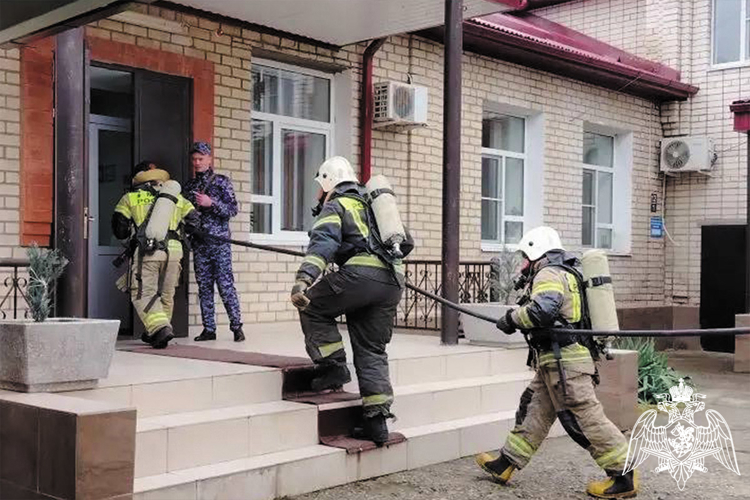 На Ставрополье росгвардейцы и сотрудники МЧС провели совместные пожарно-тактические занятия
