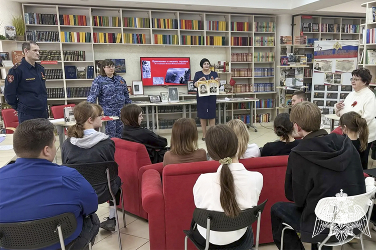 В Ставрополе сотрудники Росгвардии поддержали патриотическую акцию «Георгиевская ленточка»