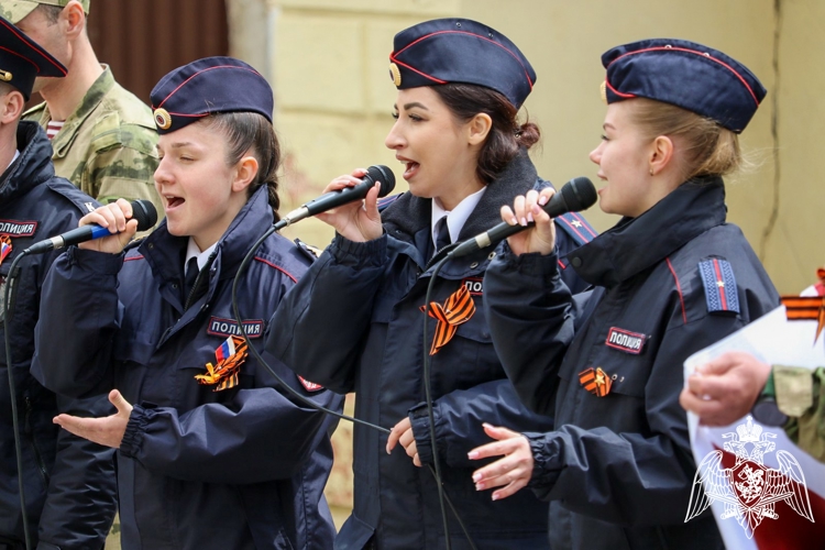  В Ставрополе росгвардейцы поздравили с наступающим Днем Победы ветерана Великой Отечественной войны