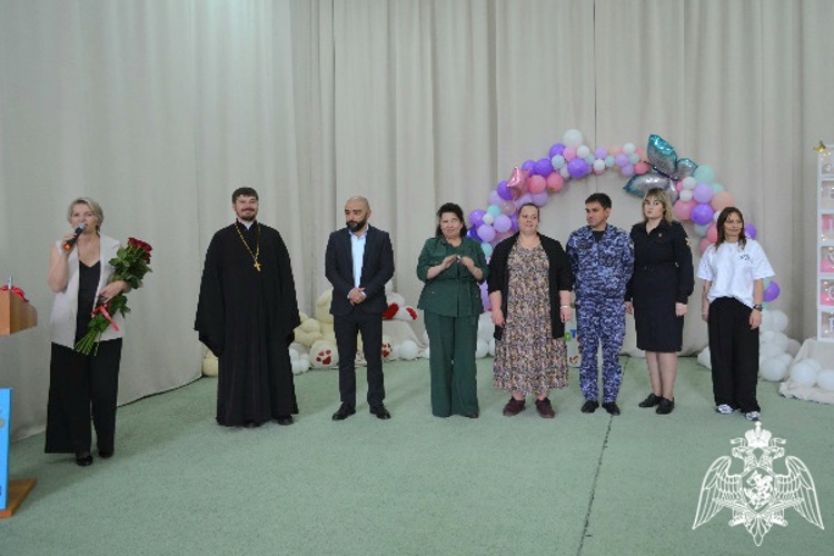 Росгвардейцы поздравили воспитанников подшефной школы-интерната с окончанием учебного года