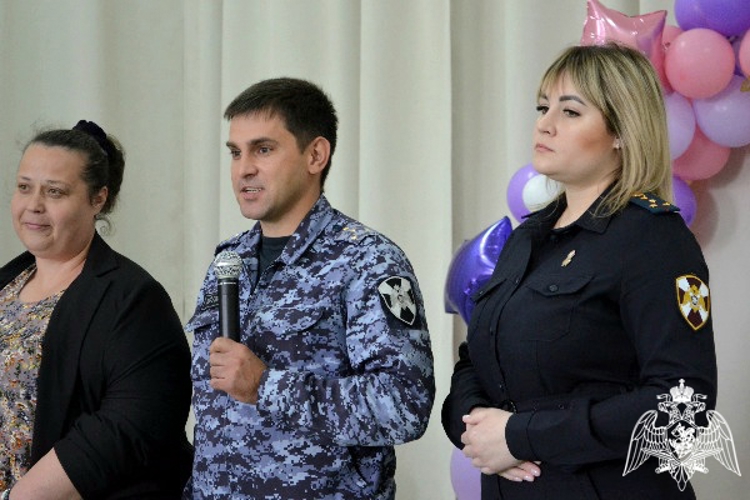 Росгвардейцы поздравили воспитанников подшефной школы-интерната с окончанием учебного года