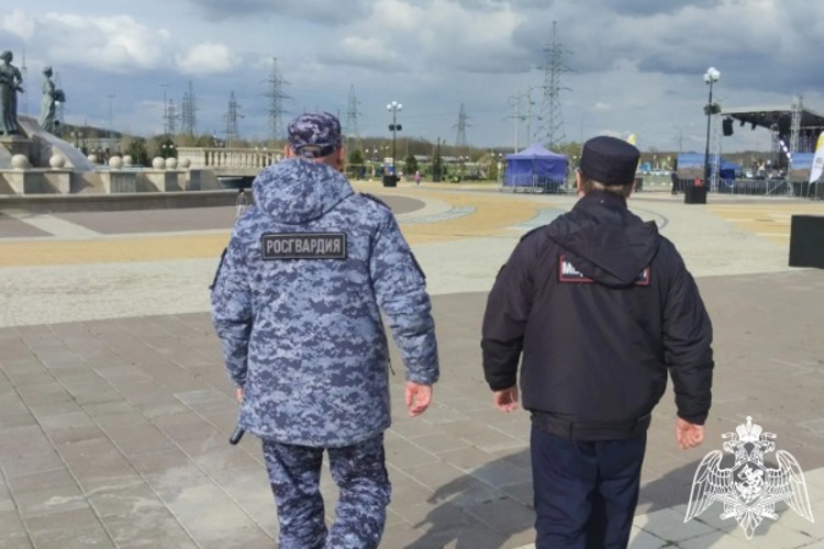 В Ставрополе росгвардейцы обеспечили правопорядок при открытии сезона фонтанов