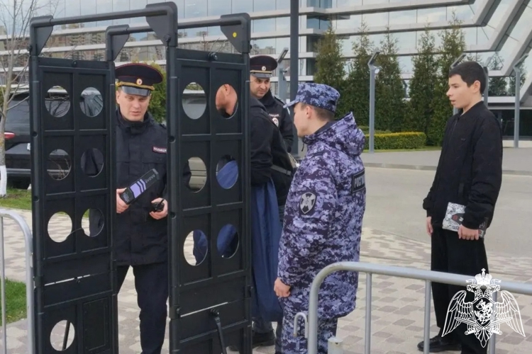 В Ставрополе росгвардейцы обеспечили правопорядок при открытии сезона фонтанов