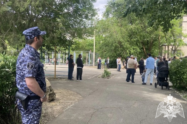   На Ставрополье росгвардейцы обеспечили безопасность праздничных мероприятий, посвященных завершению учебного года