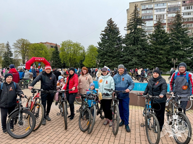 В Ставрополе росгвардейцы приняли участие в патриотическом велопробеге ко Дню Победы