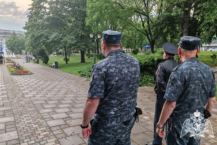 На Ставрополье сотрудники Росгвардии обеспечили охрану общественного порядка в День России  